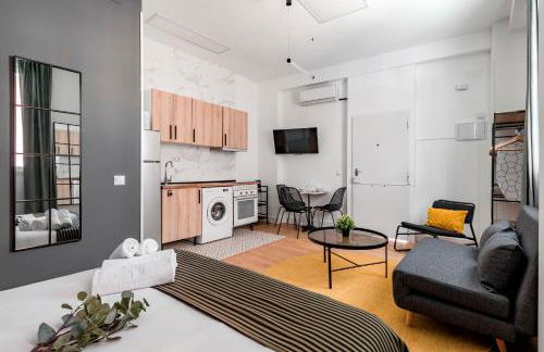 Charming Lucero - Foto 22