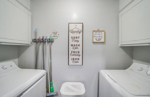 5 Mi to Route 66 Fun! Tulsa Towhome with Game Room - Foto 11