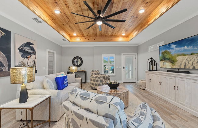 Charming 3/2 Beach House w/ Pool & Golf Cart Included - 1 Min Walk to Beach - Foto 1