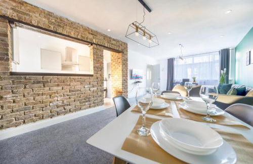 Elegant Bedroom -Near M25, Free Parking , Free WiFi - Foto 9