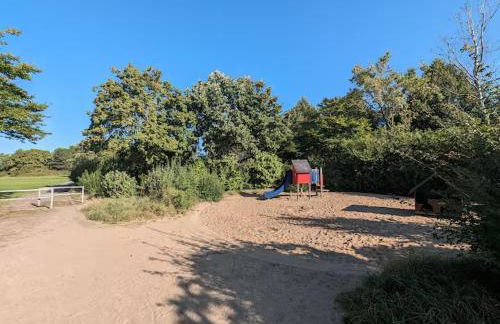 Charming top-floor apartment - Photo 37