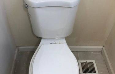 Spacious and private apartment with 3 bedrooms and 1 bathroom near Newark International Airport EWR and New York City, MetLife Stadium FIFA World Cup 20 minutes away - Foto 11