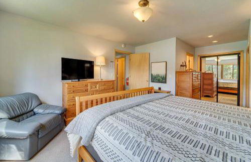 Close to Ski Slopes Tahoe Ski Chalet with Fireplace - Foto 14