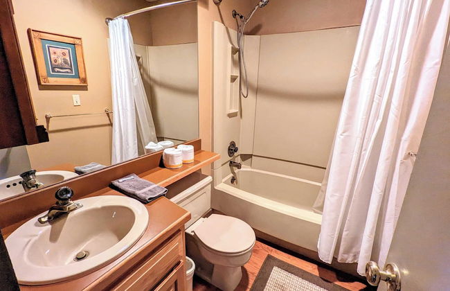 Frost Hollow by Avantstay Deck w/ Grill, Game Room Loft - Photo 16