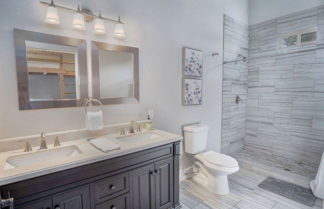 Gorgeous, Family-friendly Home Near Downtown - Foto 16