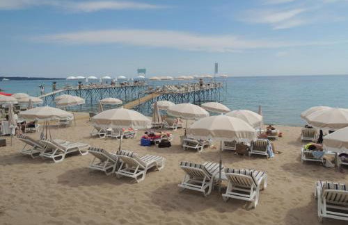 Luxury Family 2BR - Prime Location, Walk to Beach & Shopping, Sunny Balcony - By Totolulu Cannes Hoche - Foto 40