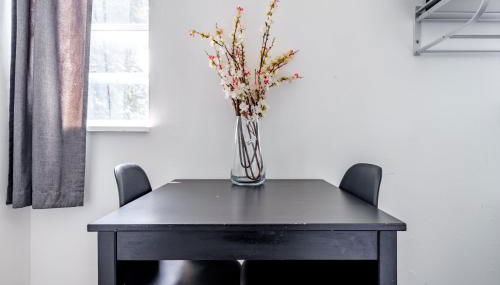 Jungle House Columbus Downtown Free Parking Sleeps 6 - Steps to Convention Center & Nationwide Arena - 1BR Short North Luxury Home - Over 5,800 Five Star Stays - Foto 5