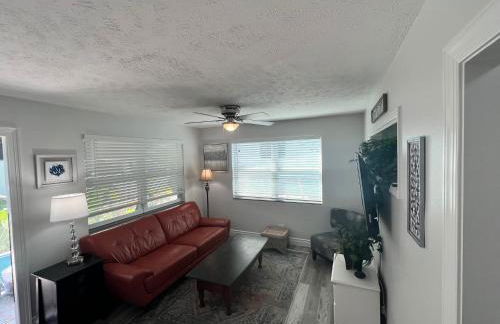 875 Oasis #1 Location! - Foto 1