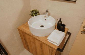 Apartman V u centru Kutine - Foto 21