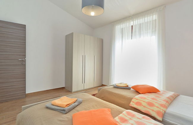 House 1384 - Photo 10