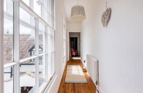 Cotswold Cheltenham, whole house with hot tub - Photo 31