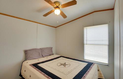 Game Room, Fireplaces, On-Site Lake! Kaufman Home - Foto 37