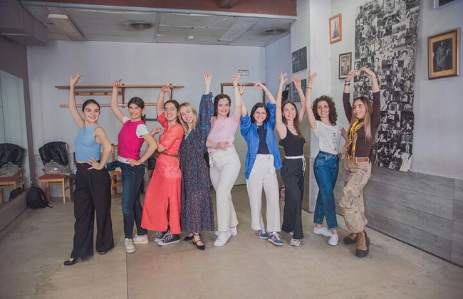 1 Hour Private Flamenco Class Experience in Malaga - Photo 4