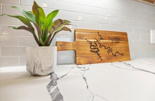 Lakefront Topsider Condo w/ Boat Slip, 2 Pools & Large Deck - Foto 11