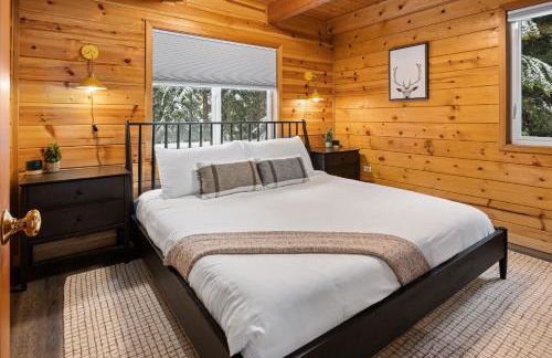 Alpine Retreat at Snoqualmie Pass- 5-Min to Slopes, Private Creek, BBQ, Fireplace, Smart TVs, Kids Games, Hi-Speed Wi-Fi - Foto 21
