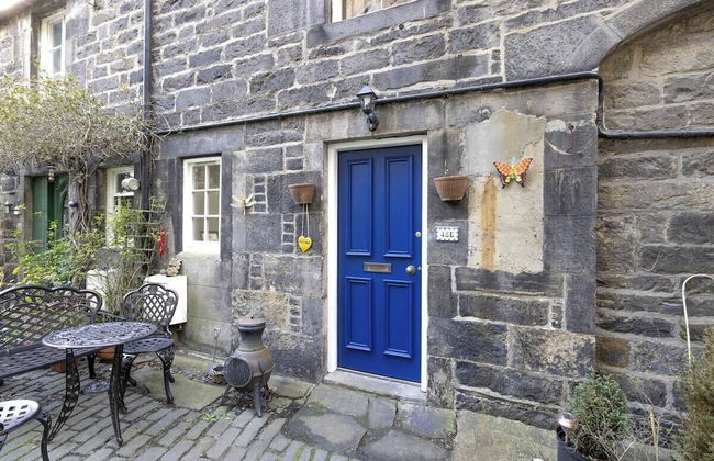 Cute House with Courtyard - Photo 22