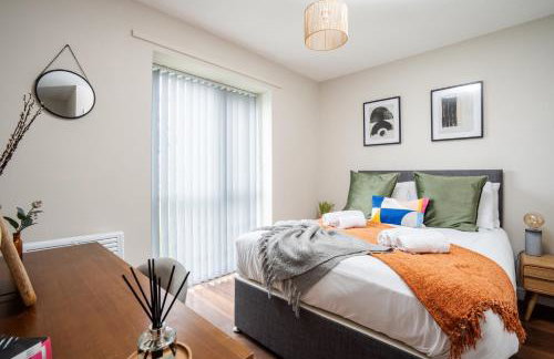 Cozy Waterfront Apartment - Free Parking & Wi-Fi - Photo 2