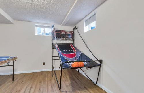 6BD Near DT - BBQ Grill, Games & Football Fun - Photo 2