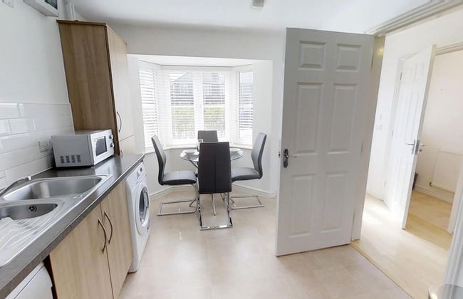 Stayzo - Cole Green Lane - Ideal for Your Next Staycation or Workcation Whole House With Wi-fi - Foto 2