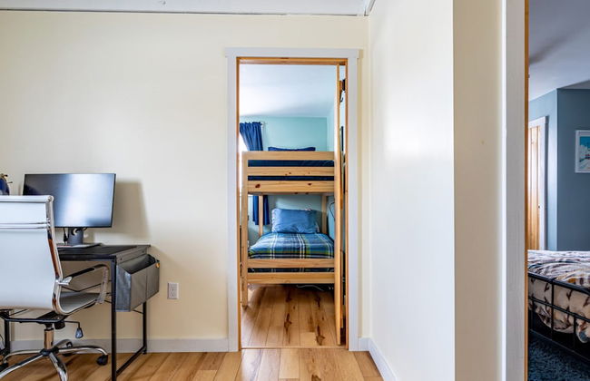 Ski Hike Lodge 5BR w Fire Pit Cozy Spaces - Foto 16