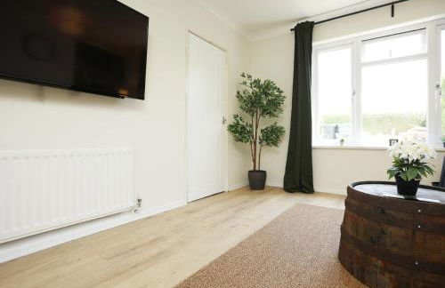 Homely ! Perfect for Contractors and Guests with Private off street parking - Foto 19