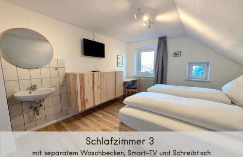 Das Waldhäuschen - bis 10 Personen, 4 Schlafzimmer, 2 Bäder, Tischkicker, kostenlose Parkplätze, WLAN, Smart-TVs - Foto 11