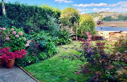 A unique and spacious river front property - Foto 4