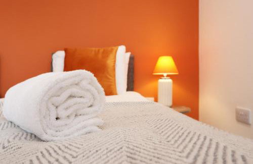 large 2 bed central apartment with balcony and private parking - Foto 59