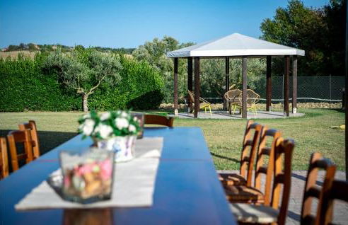 6 Bedroom Beautiful Home In Treia - Foto 17