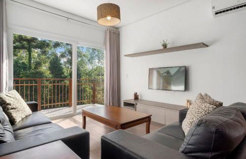 Casa de Pedra 2 Suítes c/ Piscina by Achei Gramado - Photo 1