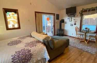 Studio-Alaska's Point of View-Private-intown - Photo 7