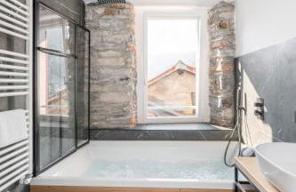 DN ART ROYALE - APT D first floor with lake view terrace and hot tub - APT N ground floor with internal whirpool - Foto 31