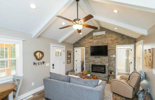 Soul Sister- Creek View, WiFi, Firepit, WiFi, Hiking, 4 mins to Natural Bridge - Foto 3