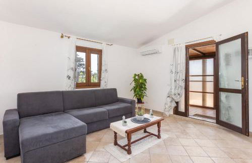 Long Green House - Photo 24