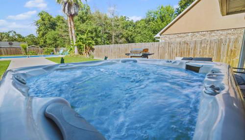 Endless Summer Retreat with Private Pool near Beach - Foto 4