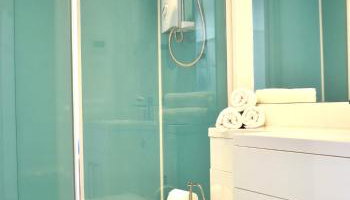 Open Plan Dog Friendly Annexe Sleeping 2 I Near Local Beaches & Chichester with FREE Parking - Foto 5, Shower