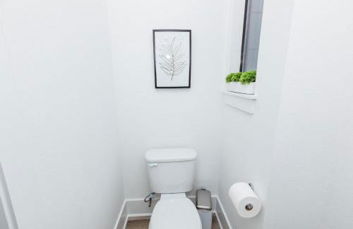 Beautifully Decorated, Modern Downtown Houston Home - Photo 9