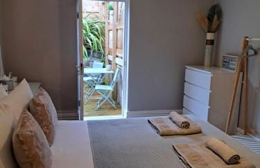 Llandudno apartment, quirky pub with tropical beer garden - Foto 15