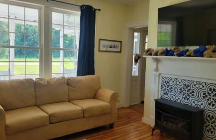 Restored 1900s Historic Home - Jonesboro, VA - Foto 4