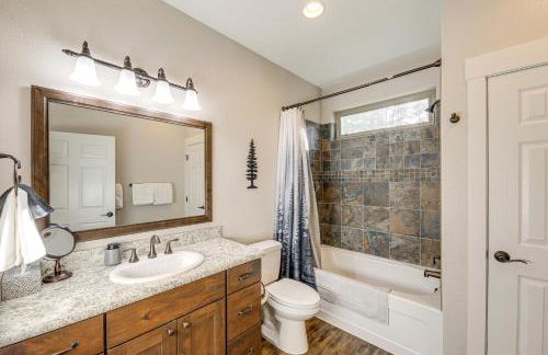 Deck and Views Scenic Group Getaway in Lakeside! - Foto 20