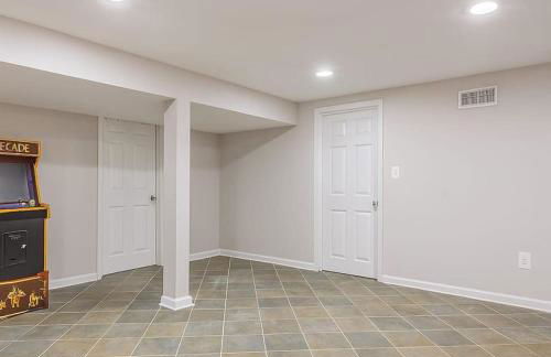 Spacious 4BR with Pool Near DC and Old Town Alexandria - Rutland - Foto 42