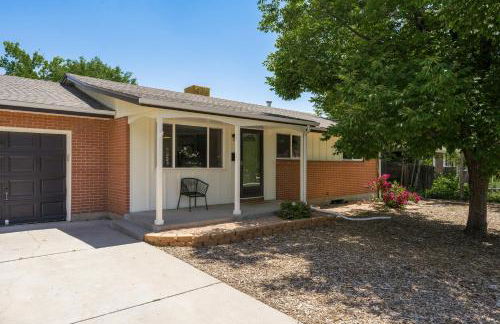 NEW Modern, Luxury Home with Hot Tub, Gym, Sauna, and 12 Minutes to Denver - Foto 54