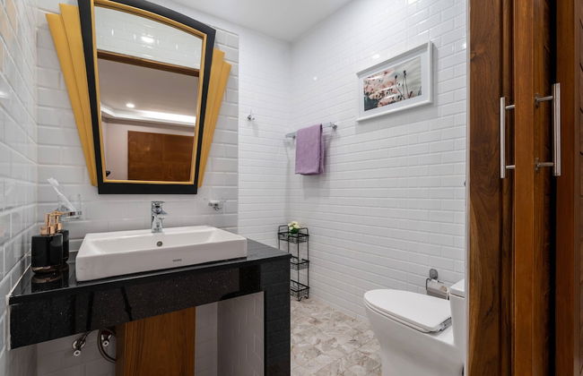 Bright Luxury Villa W Garden Pool & Sauna - Photo 21