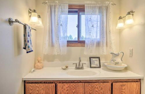 Retro Rhinelander Lake Retreat with Fire Pit! - Foto 22