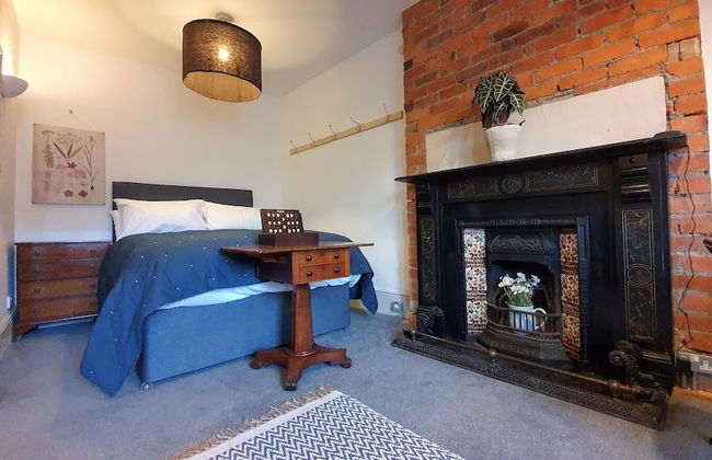 Stylish Town Centre Apartments - Photo 7