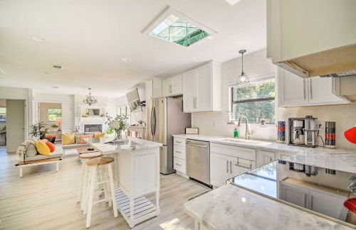 Riverside New Magnolia Springs Home with Dock, Beach - Foto 10