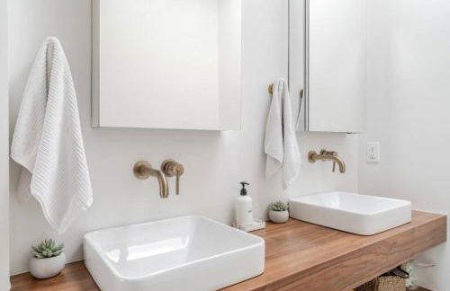 Charming Victorian Oasis with an Elegant and Spacious Haven - Foto 27