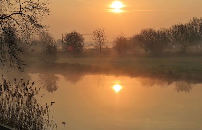 Riverside 2-bed Cottage, Sleeps 3 With Parking - Foto 12