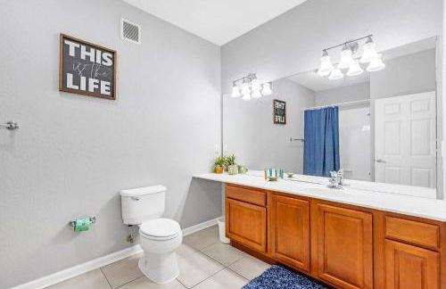 Newly Updated Condo, Near Conv. Center - Photo 43