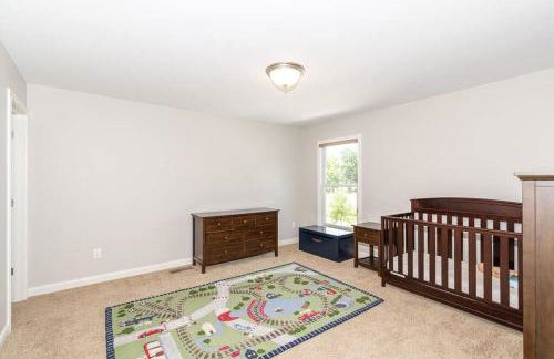 Lakefront view 5 bedroom home with basement - Foto 26